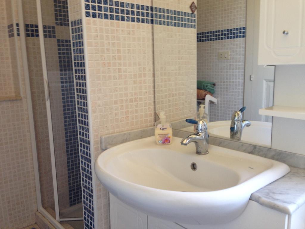 B&B Mar Tirreno Барчеллона-Поццо-ді-Готто Номер фото